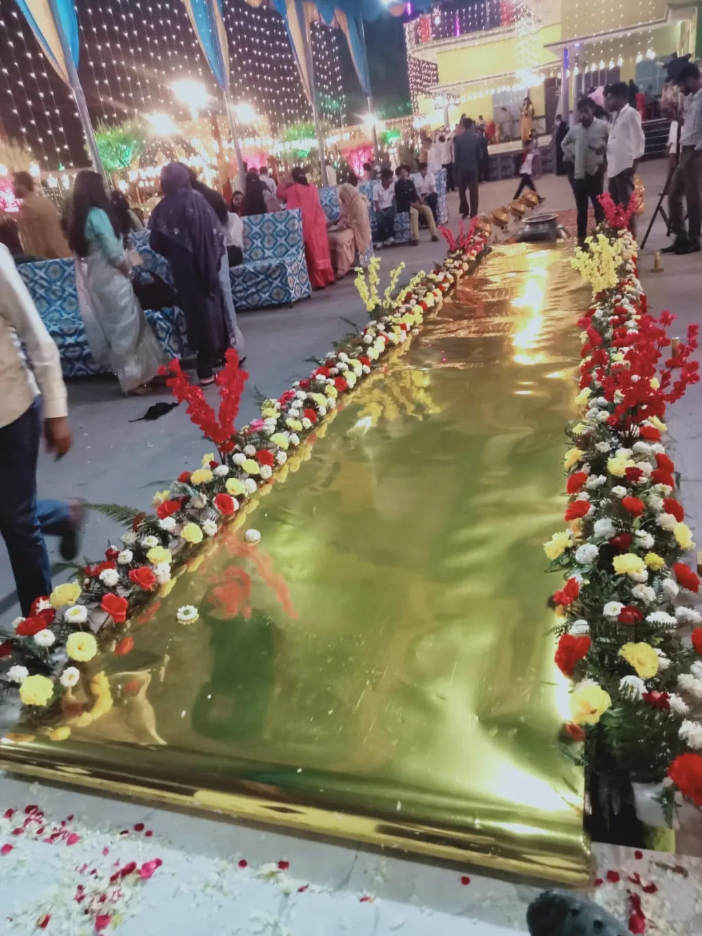 Gold Aisle with Floral Borders